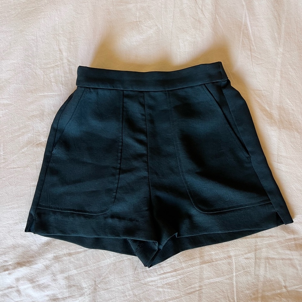 Aritzia Wilfred Black High Waisted Shorts - XS